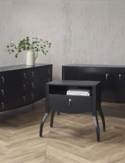 Anabella Console Table -Lulu and Georgia Store 20210728 FallStudioLifestyle1287 SITECROP 77747f51 50b4 4bc6 a1fc 8e773f1973e0