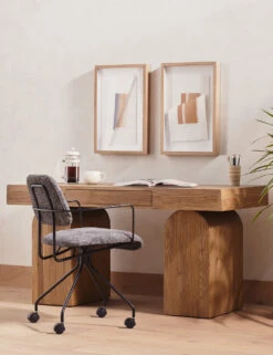 Mags Desk -Lulu and Georgia Store 225946 002 HOV 1